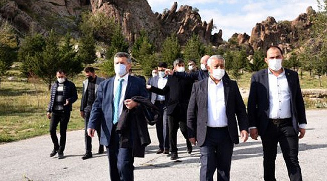 Mehmet Zeybek, Ali Çetinkaya Mahallesi’ni ziyaret etti – Belediyeler