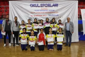 Çayırbağ Gazi Ortaokulu Yıldız Kız Futsal Takımı Bölge Şampiyonu Oldu