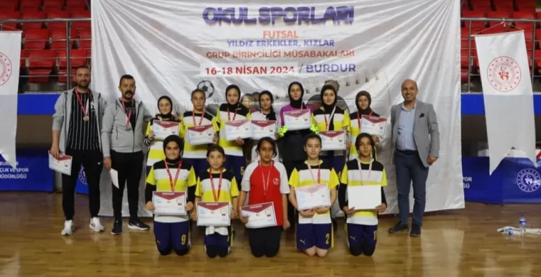 Çayırbağ Gazi Ortaokulu Yıldız Kız Futsal Takımı Bölge Şampiyonu Oldu